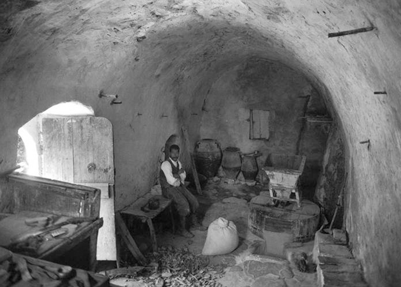 Towards a pre-industrial landscape syntax: the illustration of the Cretan mills