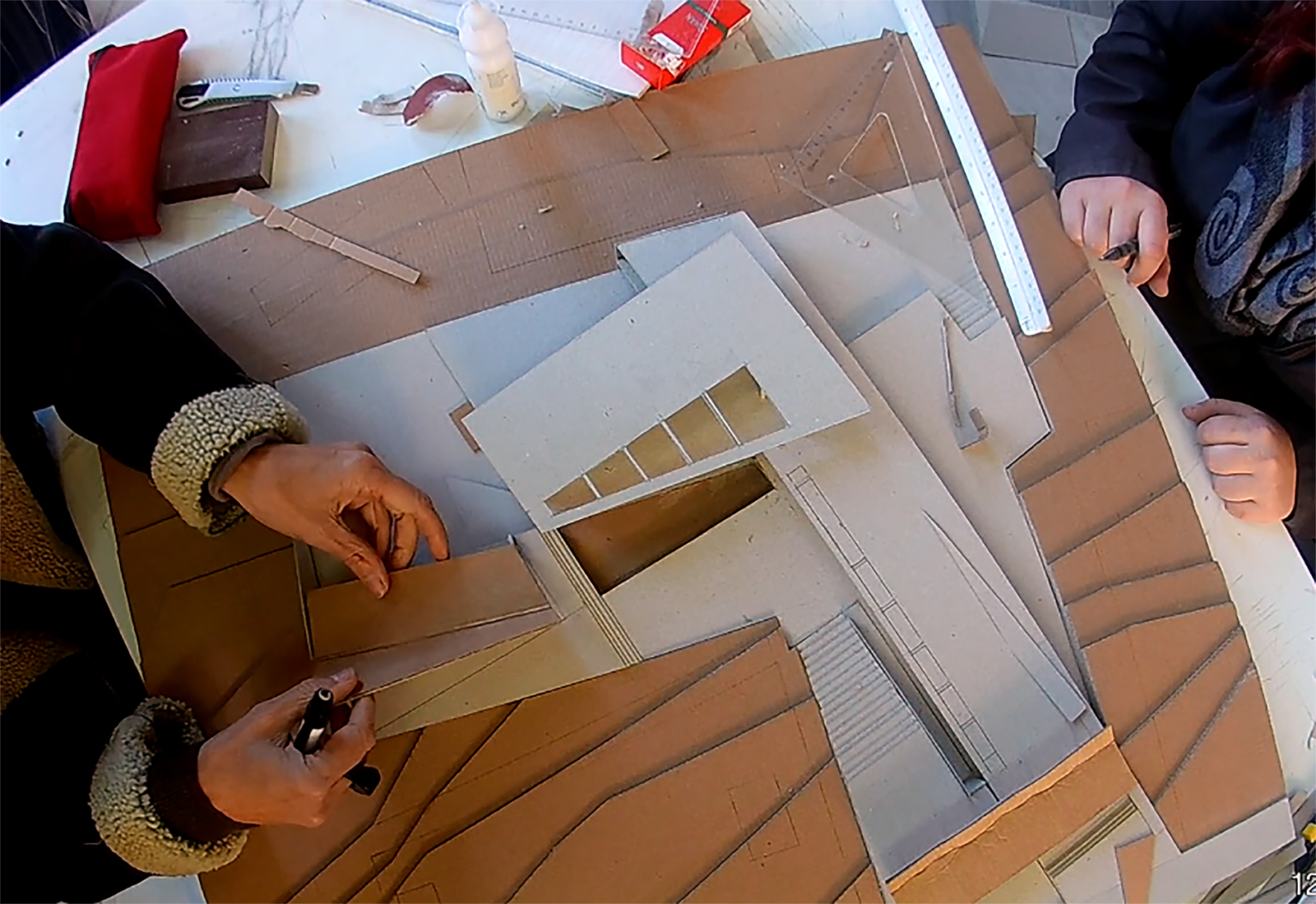 METAPHOR AND ANALOGY AS HERMENEUTIC TOOLS IN ARCHITECTURAL DESIGN